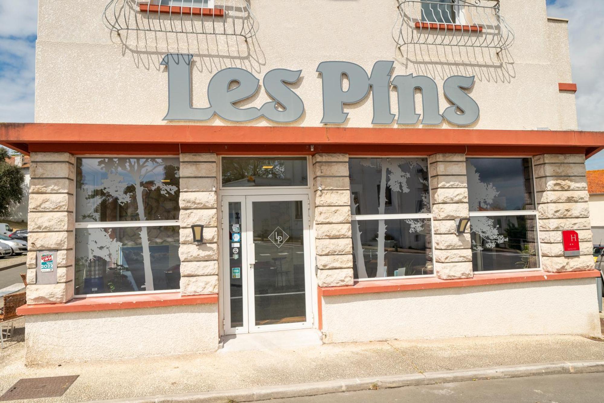 Hotel Les Pins Сен-Трожан-ле-Бен Экстерьер фото